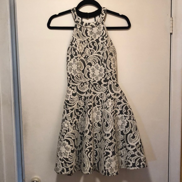 Mendocino Lace Dress - Picture 2 of 3